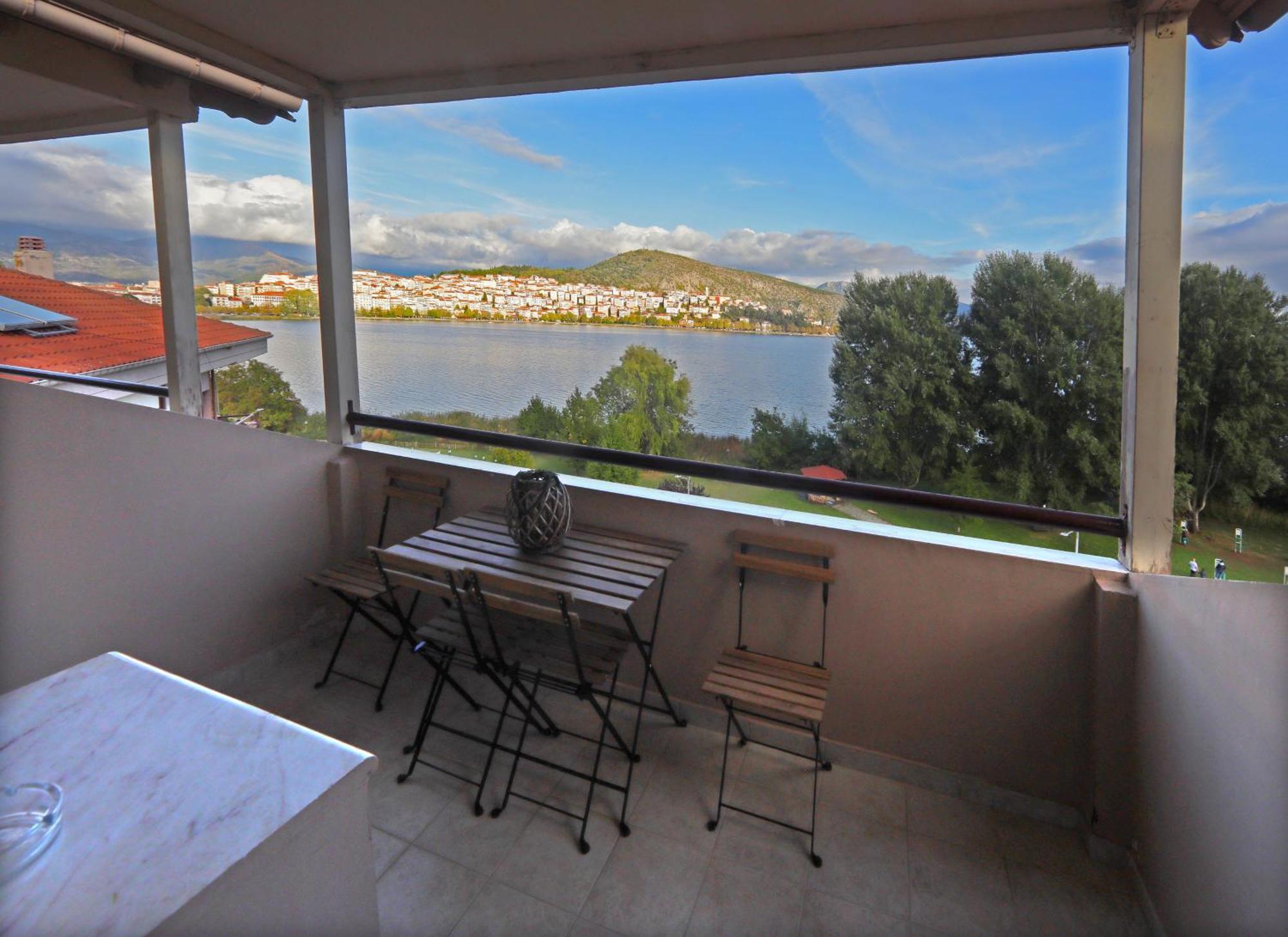 Swan Lake Front Apartment Kastoria Luaran gambar